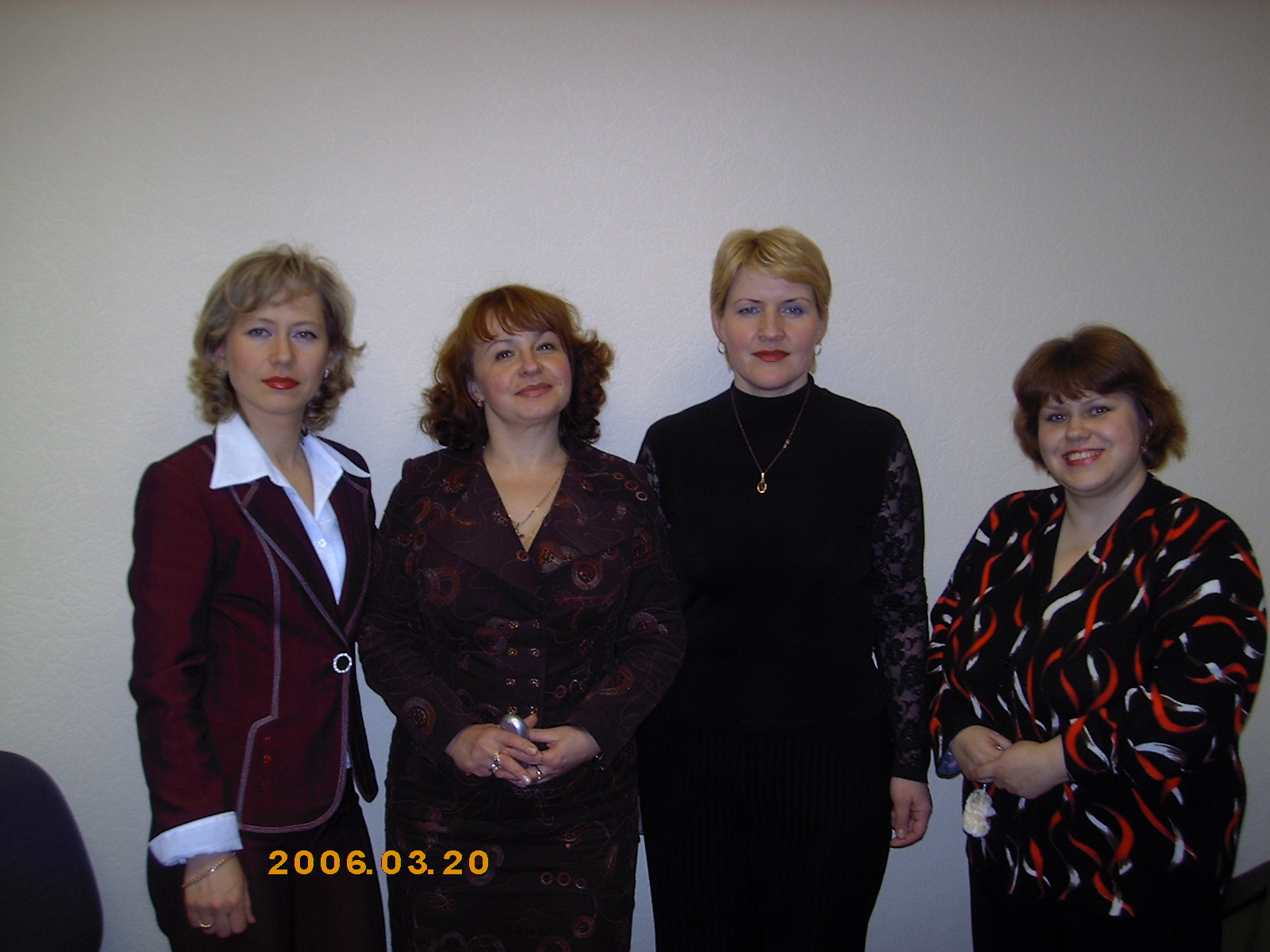 Заведующая библиотекой Е. В. Гарельская в кругу коллег